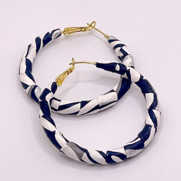 Black and White Striped Leather Winding Round Geometric Female Earrings - Picture 1 of 3